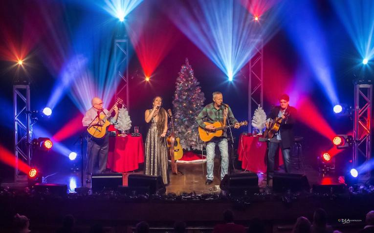 Tommy Emmanuel  ‘Live! Christmas Time’ Photo 