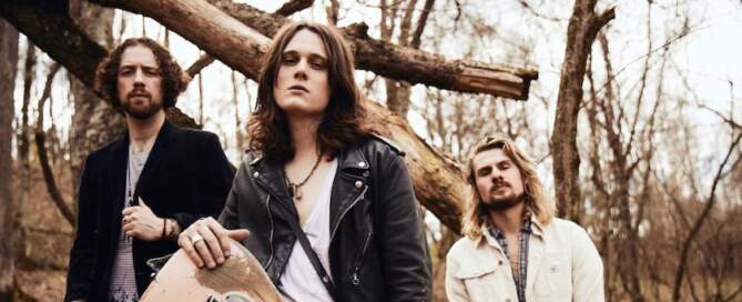 Tyler Bryant & The Shakedown, band photo