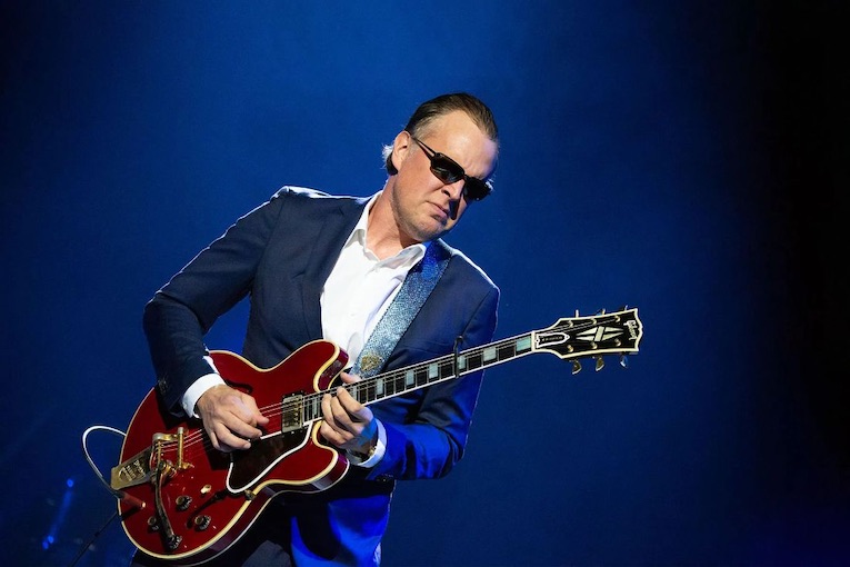 Joe Bonamassa, photo, Merry Christmas Baby