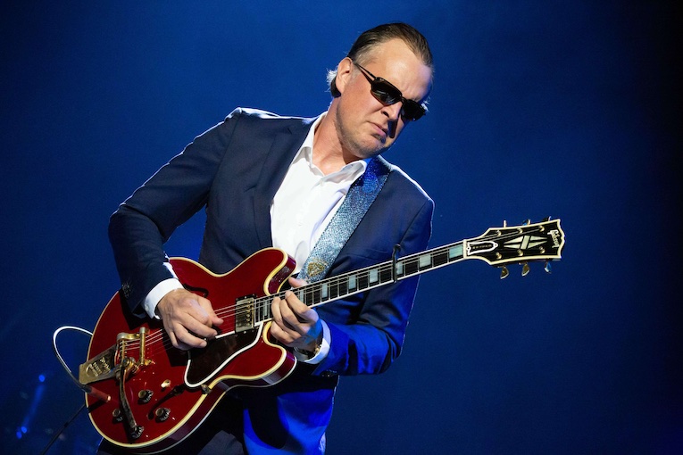 Joe Bonamassa, photo, Blues Deluxe Tour 