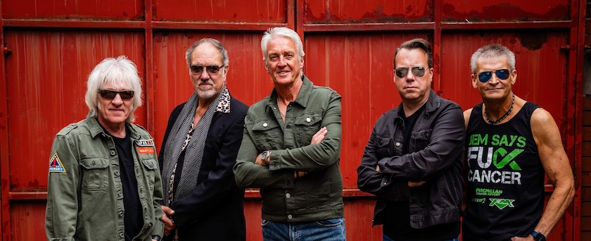 FM, band photo, Out of the Blue