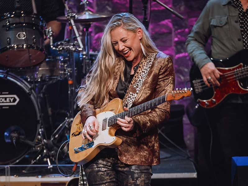 Joanne Shaw Taylor, “Irish Christmas In New York”, photo